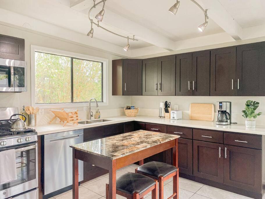 Monstera Bungalow, Spacious, King Bed, Big Kitchen Кио Экстерьер фото